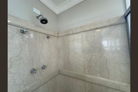 Casa de condomínio à venda com 470m², 4 quartos e 4 vagasBanheiro da Suíte 2