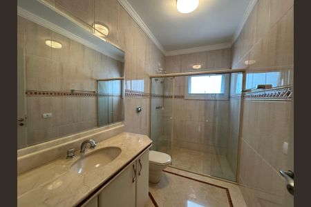 Casa de condomínio à venda com 470m², 4 quartos e 4 vagasBanheiro da Suíte 1