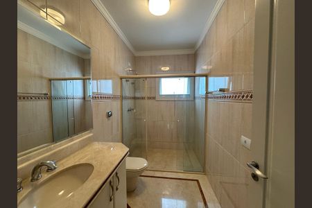 Casa de condomínio à venda com 470m², 4 quartos e 4 vagasBanheiro da Suíte 1