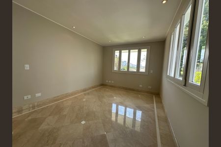 Casa de condomínio à venda com 470m², 4 quartos e 4 vagasEscritório