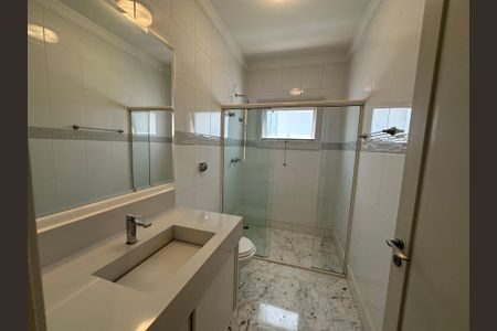 Casa de condomínio à venda com 470m², 4 quartos e 4 vagasBanheiro da Suíte 4