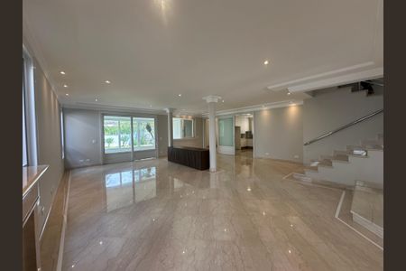 Casa de condomínio à venda com 470m², 4 quartos e 4 vagasSala