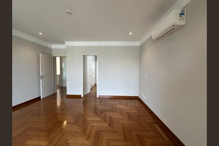 Casa de condomínio à venda com 470m², 4 quartos e 4 vagasSuíte 2