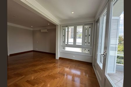 Casa de condomínio à venda com 470m², 4 quartos e 4 vagasSuíte 2