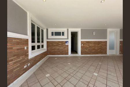 Casa de condomínio à venda com 470m², 4 quartos e 4 vagasFachada