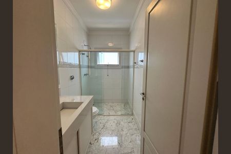 Casa de condomínio à venda com 470m², 4 quartos e 4 vagasBanheiro da Suíte 4