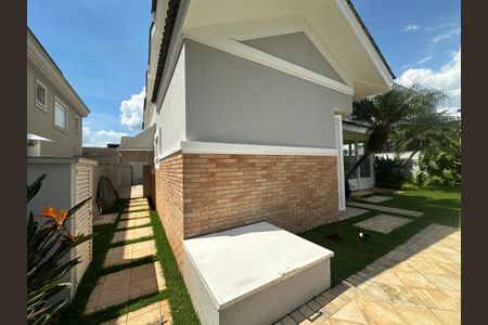 Casa de condomínio à venda com 470m², 4 quartos e 4 vagasQuintal