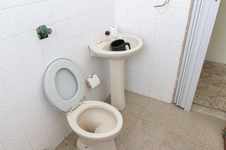 Casa para alugar com 360m², 5 quartos e 5 vagasBanheiro 1