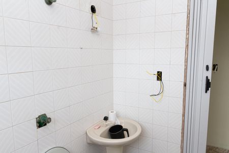 Casa para alugar com 360m², 5 quartos e 5 vagasBanheiro 1