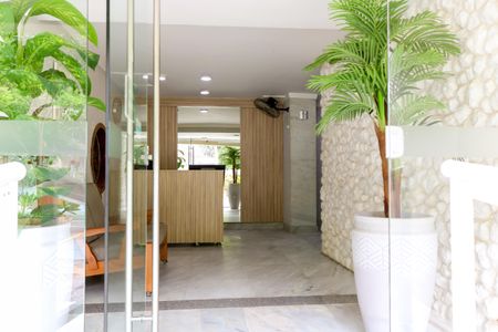 Apartamento à venda com 70m², 2 quartos e 1 vaga Apartamento à venda com 70m², 2 quartos e 1 vagaPortaria