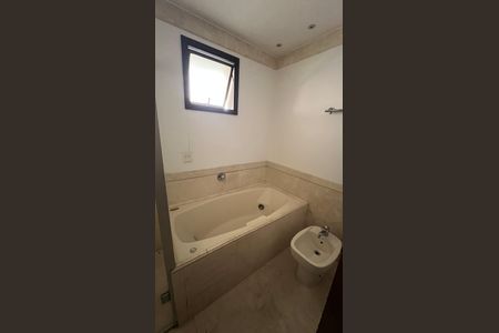 Apartamento à venda com 250m², 4 quartos e 4 vagasBanheiro da Suíte