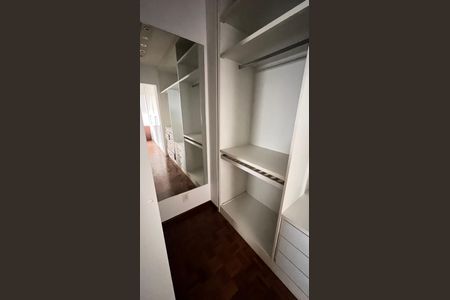 Apartamento à venda com 250m², 4 quartos e 4 vagasCloset da suíte