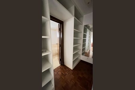 Apartamento à venda com 250m², 4 quartos e 4 vagasCloset da suíte