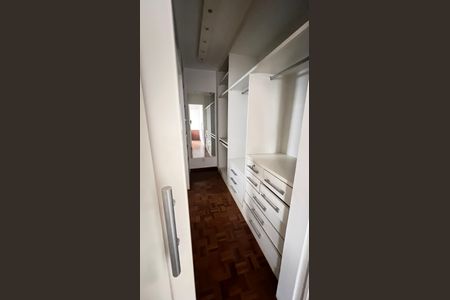 Apartamento à venda com 250m², 4 quartos e 4 vagasCloset da suíte