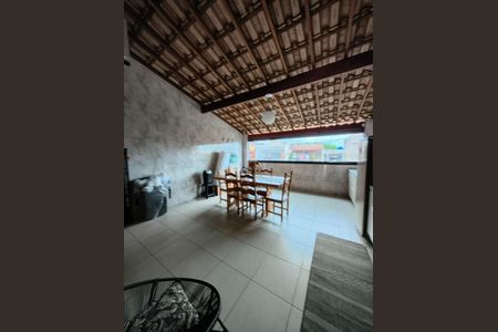 Casa à venda com 3 quartos, 126m² em Taboão, Diadema