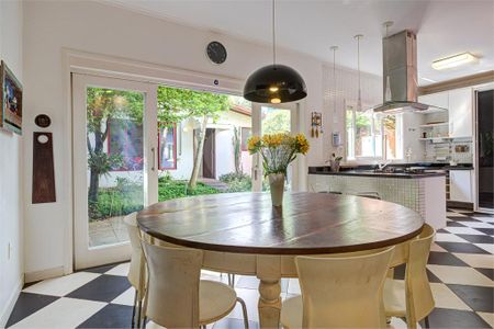 Casa à venda com 2 quartos, 180m² em Santo Amaro, São Paulo