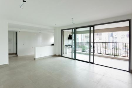 Sala  de apartamento à venda com 3 quartos, 139m² em Cambuí, Campinas