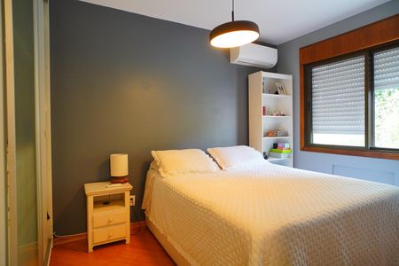 Quarto suíte  de apartamento para alugar com 2 quartos, 75m² em Petrópolis, Porto Alegre