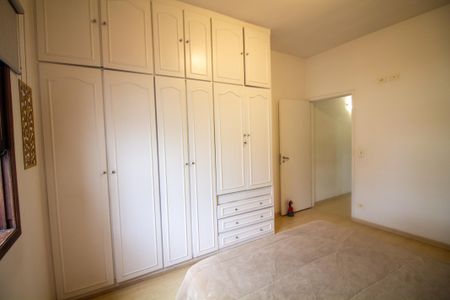 Casa de condomínio para alugar com 172m², 4 quartos e 2 vagasQuarto 1