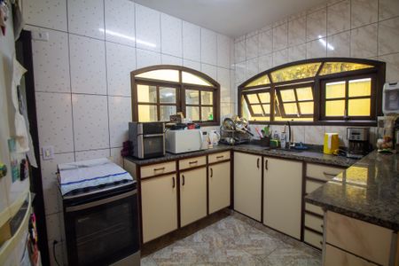 Casa de condomínio para alugar com 172m², 4 quartos e 2 vagasCozinha