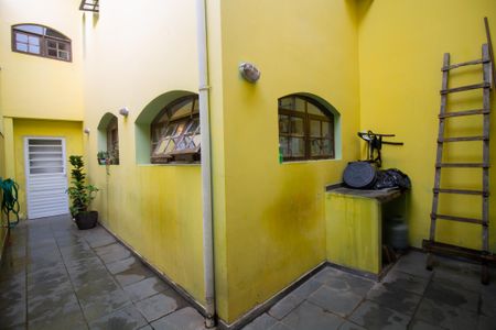 Casa de condomínio para alugar com 172m², 4 quartos e 2 vagasQuintal