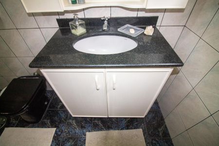 Casa de condomínio para alugar com 172m², 4 quartos e 2 vagasBanheiro da Suíte