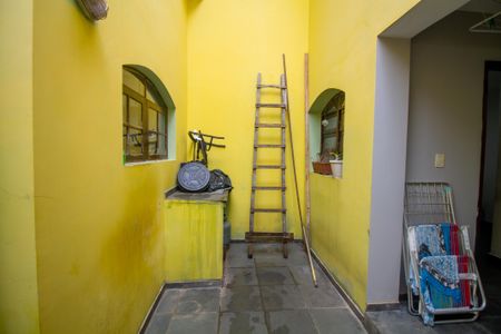 Casa de condomínio para alugar com 172m², 4 quartos e 2 vagasQuintal