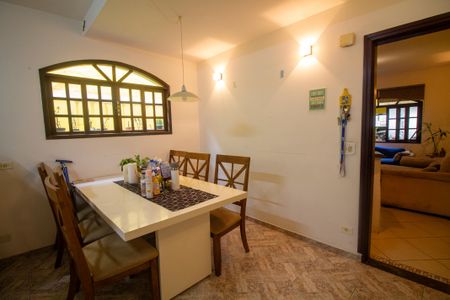 Casa de condomínio para alugar com 172m², 4 quartos e 2 vagasCopa