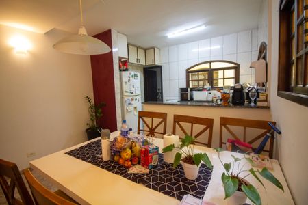 Casa de condomínio para alugar com 172m², 4 quartos e 2 vagasCopa