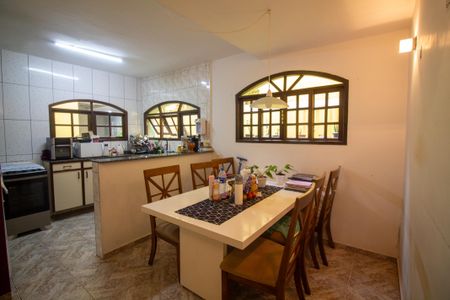 Casa de condomínio para alugar com 172m², 4 quartos e 2 vagasCopa