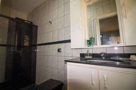 Casa de condomínio para alugar com 172m², 4 quartos e 2 vagasBanheiro da Suíte