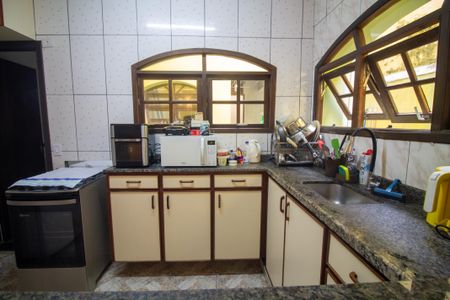 Casa de condomínio para alugar com 172m², 4 quartos e 2 vagasCozinha