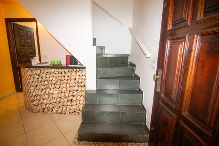 Casa de condomínio para alugar com 172m², 4 quartos e 2 vagasEscada