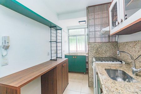Cozinha  de apartamento para alugar com 2 quartos, 65m² em Bom Jesus, Porto Alegre