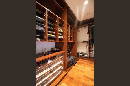 Apartamento à venda com 220m², 3 quartos e 4 vagasCloset da suíte 1