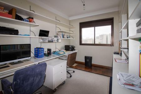 Apartamento à venda com 220m², 3 quartos e 4 vagasSuíte 3