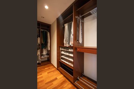 Apartamento à venda com 220m², 3 quartos e 4 vagasCloset da suíte 1
