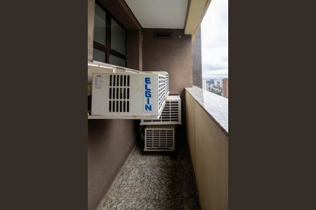 Apartamento à venda com 220m², 3 quartos e 4 vagasVaranda Suíte 1