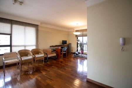 Sala 2 de apartamento à venda com 3 quartos, 220m² em Vila Suzana, São Paulo