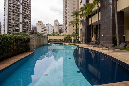 Apartamento à venda com 220m², 3 quartos e 4 vagasÁrea comum - Piscina