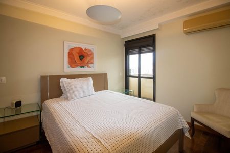 Apartamento à venda com 220m², 3 quartos e 4 vagasSuíte 1