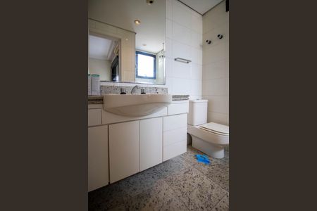 Apartamento à venda com 220m², 3 quartos e 4 vagasBanheiro Suíte 2