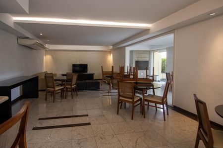 Apartamento à venda com 220m², 3 quartos e 4 vagasÁrea comum - Salão de festas