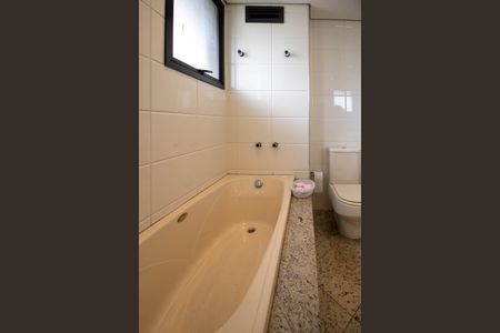 Apartamento à venda com 220m², 3 quartos e 4 vagasBanheiro Suíte 3