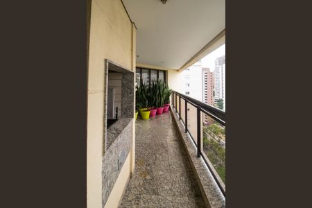 Apartamento à venda com 220m², 3 quartos e 4 vagasVaranda gourmet