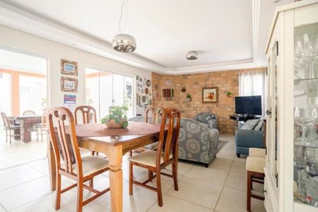 Casa para alugar com 3 quartos, 230m² em Sambaqui, Florianópolis