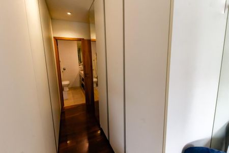 Apartamento à venda com 375m², 4 quartos e 3 vagasArmários - Suíte 2