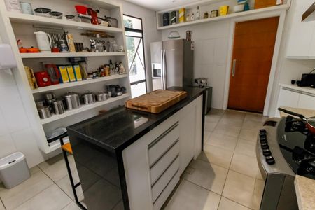 Apartamento à venda com 375m², 4 quartos e 3 vagasCozinha - Armários