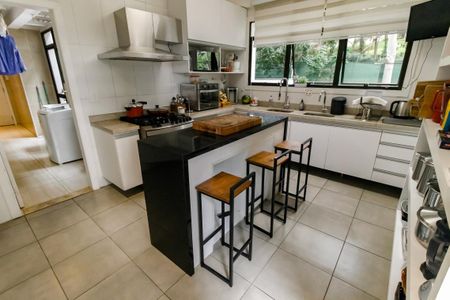 Apartamento à venda com 375m², 4 quartos e 3 vagasCozinha - Armários