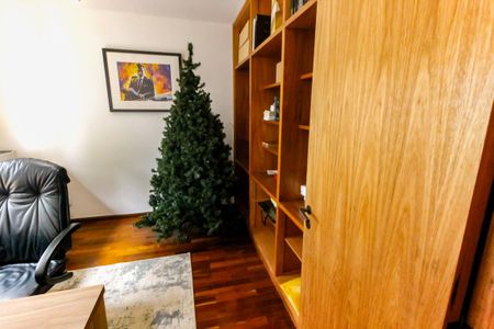 Apartamento à venda com 375m², 4 quartos e 3 vagasQuarto 2